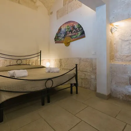 White House Flats & *