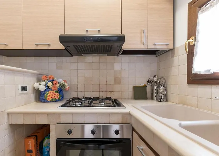 White House Flats & *