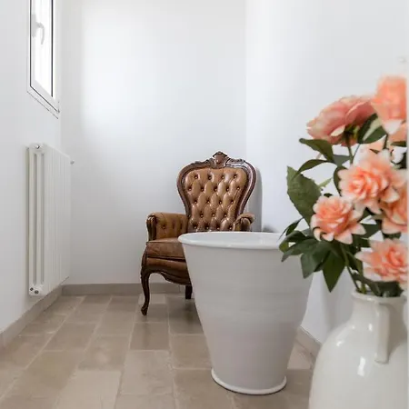 White House Flats & * Ostuni