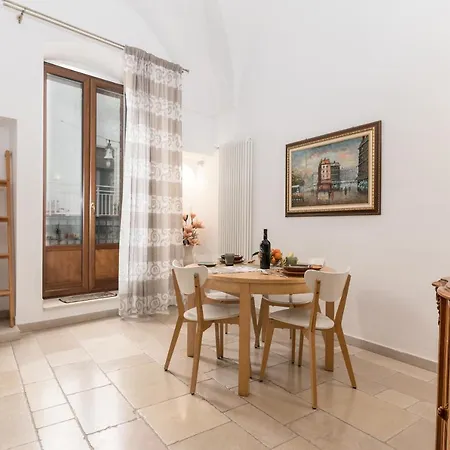 White House Flats & Ostuni