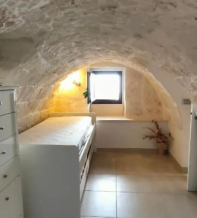 White House Flats & *