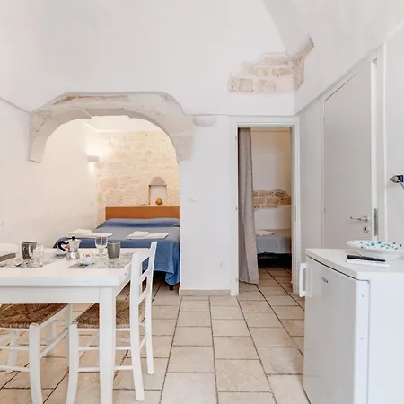 White House Flats & * Ostuni