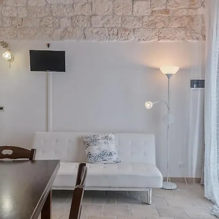 White House Flats & * Ostuni