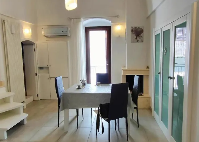 White House Flats & *