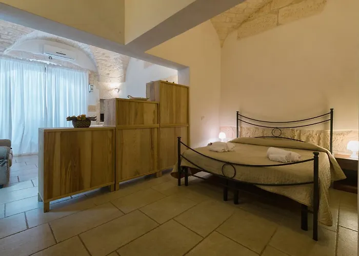 White House Flats & *